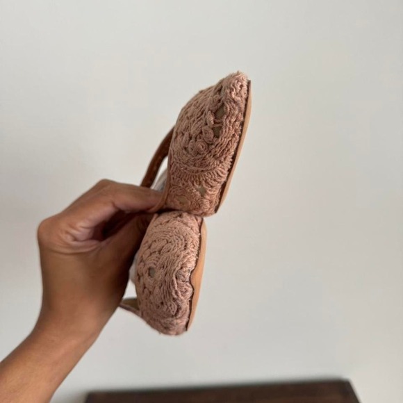 Pink crochet lace kitten heels slingback Charles David size 7.5 - Picture 3 of 6